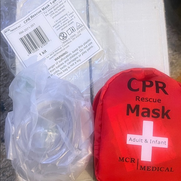 CPR Rescue Mask Kit with Red Carrying Case - Picture 8 of 10